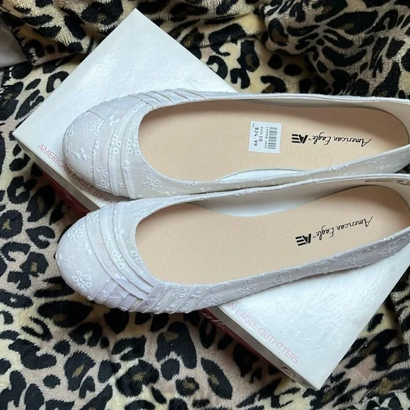 American Eagle fabric cream flats - Picture 5 of 7